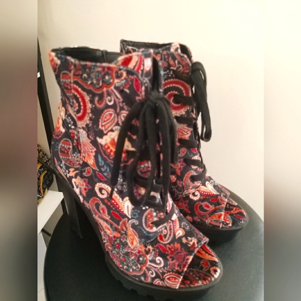 Jessica Simpson boot US 6.5